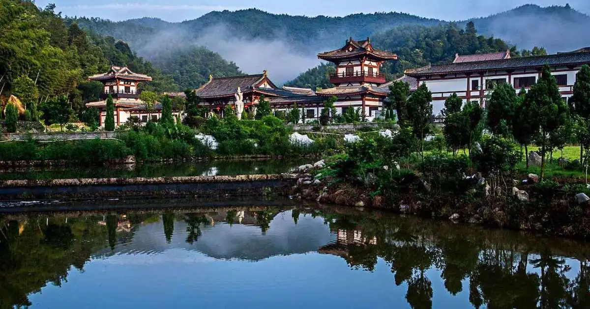 小暑，曹山宝积寺素斋